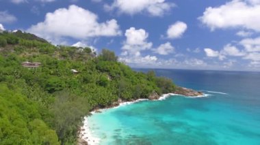 Güzel bir güneşli gün, hava görünümünü inanılmaz sahilde. Tatil ve seyahat kavramı.