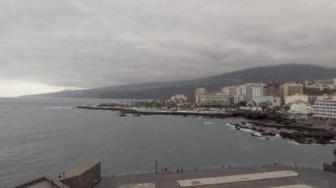 Tenerife 'deki Garachico havuzları. Bulutlu bir öğleden sonra hava manzarası.