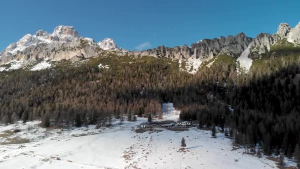 Vue Aérienne Des Dolomites Alpines Hiver Avec Forêt Lac — Video