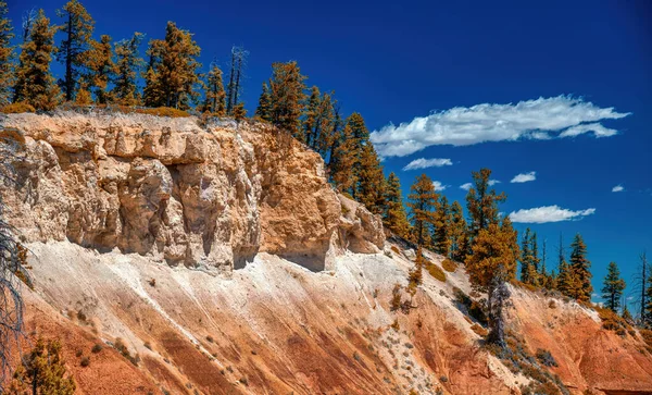 美しい夏の日にブライスキャニオンの空中ビュー ブライスキャニオン国立公園 ユタ州でのオレンジ色のカラフルなフード赤い岩の形成の展望 — ストック写真