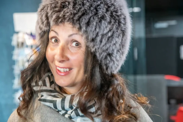 Mujer Con Sombrero Piel Día Frío — Foto de Stock