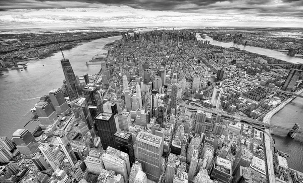 美国纽约市曼哈顿市中心冬季直升机的空中航线 — 图库照片