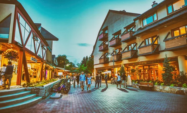 Whistler Canada August 2017 Tourists Visit Town Center Sunset Whistler — Stock Photo, Image