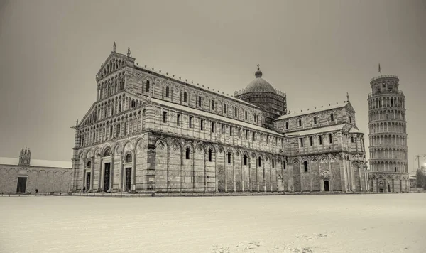Pisa Bajo Nieve Monumentos Monumentos Famosos Del Campo Los Milagros —  Fotos de Stock