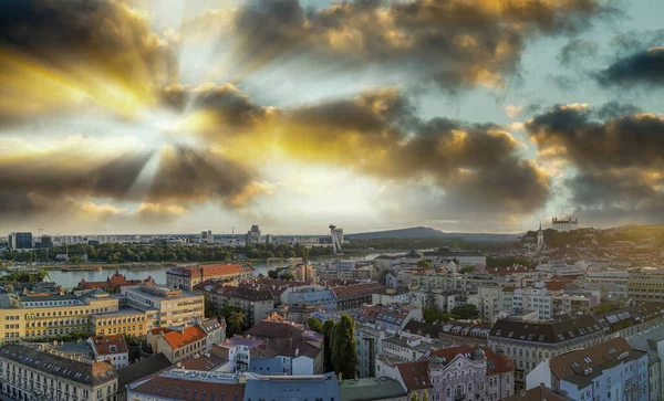 Bratislava Slovakien Flygfoto Över Centrum Vid Solnedgången Panoramautsikt Från Drönare — Stockfoto