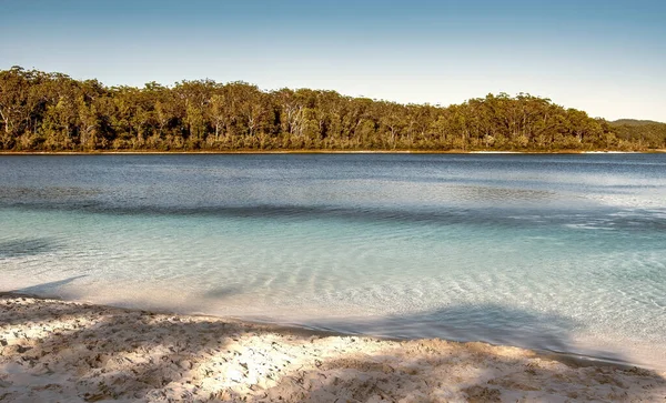 ทะเลสาบ Kenzie พระอาท ตกในเกาะ Fraser แลนด ออสเตรเล — ภาพถ่ายสต็อก