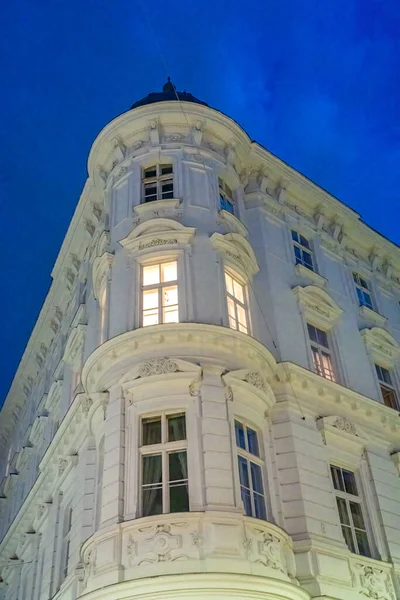 Edificio Blanco Por Noche Viena —  Fotos de Stock
