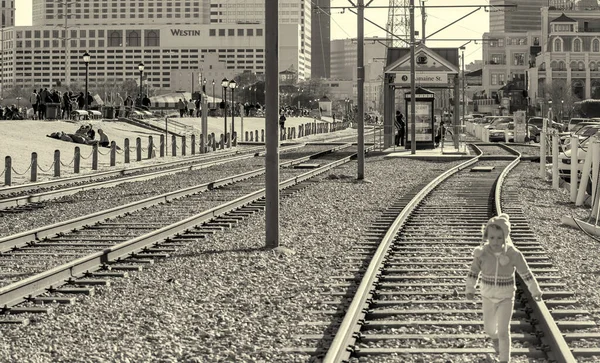 新奥尔良 2016年2月8日 城市铁路和建筑物落日 — 图库照片