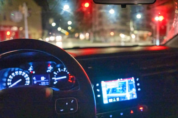 Şehir Yolunda Gece Araba Sürüyorum — Stok fotoğraf