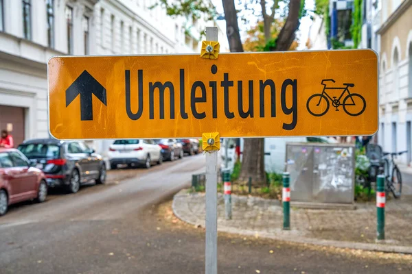 Cycle track entrance sign in Vienna, Austria.