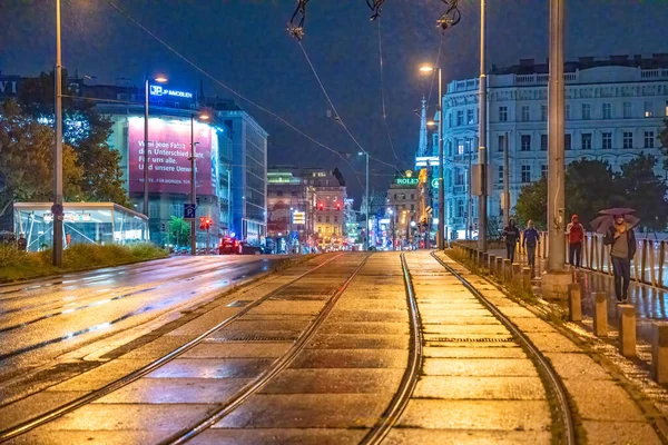 Wien Österrike Augusti 2022 Stadsgator Regnig Natt Med Spårvagn — Stockfoto