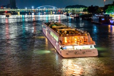 Bratislava 'daki Tuna Nehri' nde bir fetty, Slovakya