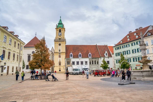 Bratislava Slowakei August 2022 Touristen Einem Sommertag Stadtzentrum — Stockfoto