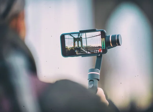 Mannelijke Videograaf Maakt Foto Van Brooklyn Bridge New York City — Stockfoto