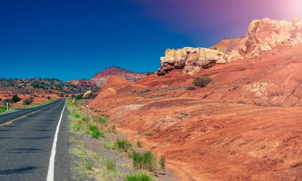 Capitol Resifi Ulusal Parkı Utah Kırmızı Kayalar Mavi Bir Yaz — Stok fotoğraf