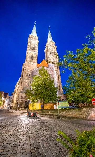 圣塞巴德教堂和城市广场在晚上 纽伦堡 — 图库照片