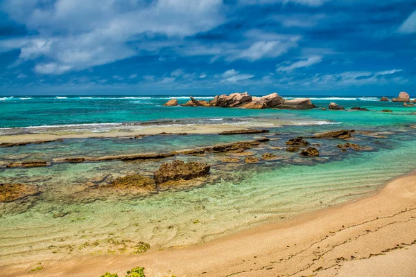 Trooppinen Paradise Beach Kaunis Rantaviiva Seychellien Saaret — kuvapankkivalokuva