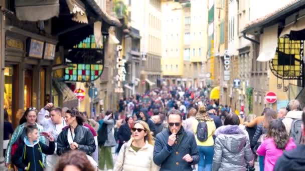 Florence Italië Maart 2023 Menigte Van Mensen Langs Stadsstraat Toeristen — Stockvideo