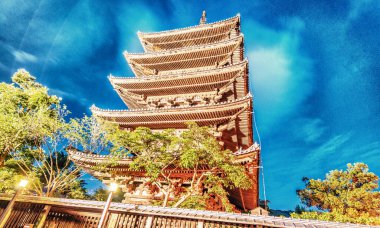 Yasaka Pagoda şehir Street, gün batımında, Kyoto Japonya.