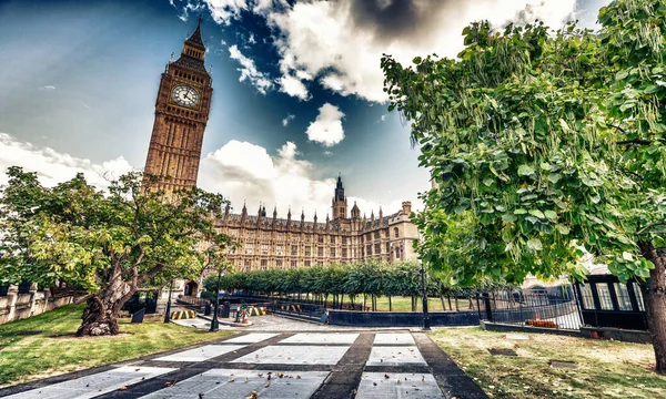 Pałac Westminsterski Big Ben Miasta Ogrody Piękny Jesienny Dzień Londyn — Zdjęcie stockowe