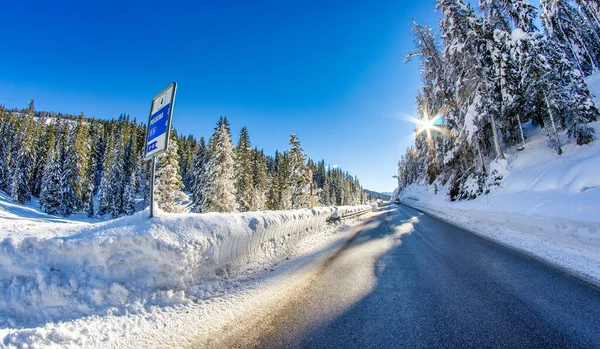 Road Beautiful Snowy Valley Dolomite Mountains Winter Season — Zdjęcie stockowe