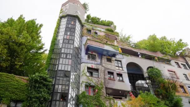 Εξωτερική Άποψη Hundertwasserhaus Στη Βιέννη Αυστρία — Αρχείο Βίντεο