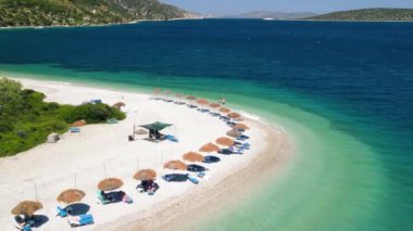 Yaz mevsiminde Agios Dimitrios Plajı, Alonissos - Yunanistan