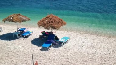 Yaz mevsiminde Agios Dimitrios Plajı, Alonissos - Yunanistan