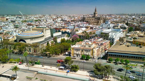 塞维利亚 安达卢西亚阳光明媚的早晨空中俯瞰美丽的城市街道和建筑物 西班牙 — 图库照片