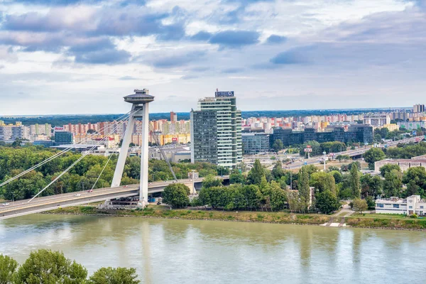 Bridge Snp Och Ufo Tornet Utsikt Över Floden Donau Bratislava — Stockfoto
