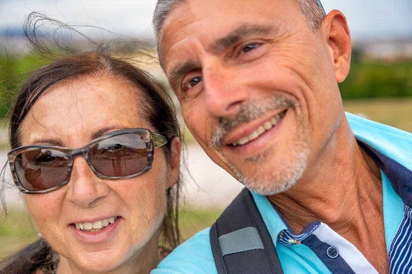 Viyana Aile Turizmi Schonbrunn Parkı Ziyaret Eden Mutlu Bir Çift — Stok fotoğraf