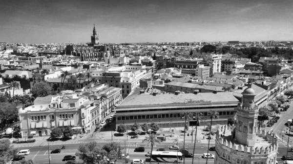塞维利亚 安达卢西亚阳光明媚的早晨空中俯瞰美丽的城市街道和建筑物 西班牙 — 图库照片