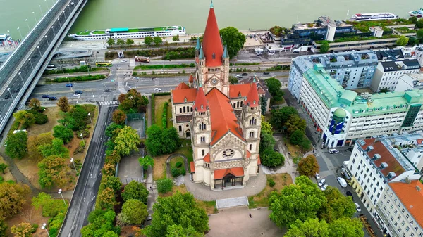 ウィーンのアッシジ教会の聖フランシスの空中ビュー — ストック写真