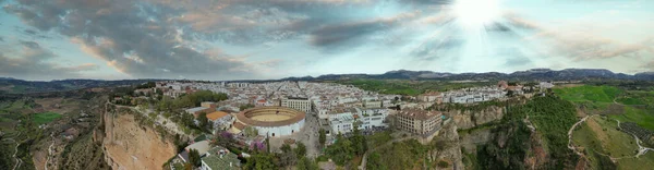 罗达广场的空中景观和中世纪的城市景观 这是西班牙安达卢西亚的主要白人城镇 — 图库照片