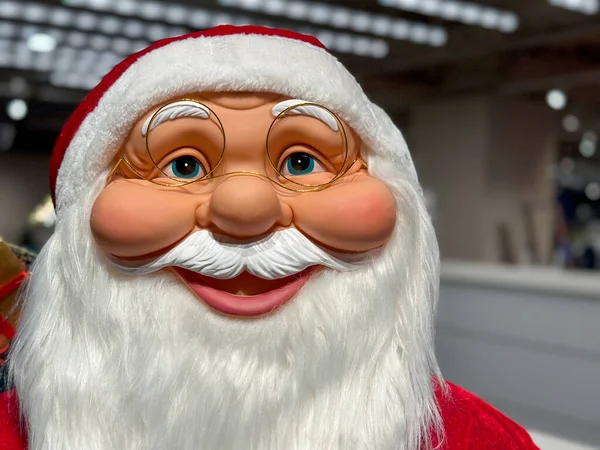 Weihnachtsmann Puppe Einem Geschäft Für Weihnachtsfeiertage — Stockfoto