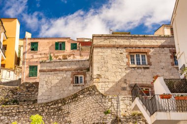 İngiltere, Cebelitarık 'ın eski ortaçağ evleri.