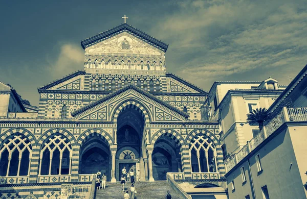 Amalfi Giugno 2021 Cattedrale Amalfi Con Turisti Una Giornata Sole — Foto Stock