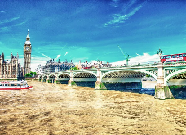 London Storbritannien Juli 3Rd 2015 Stadstrafik Längs Westminsterbron Sommarsäsongen — Stockfoto