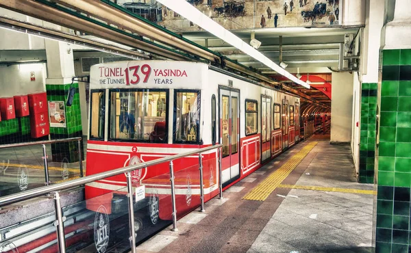 Istanbul Turkey Oktober 2014 Historisk Röd Stadsspårvagn Stadens Tågstation — Stockfoto