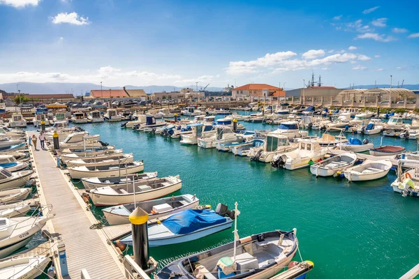 Gibraltar Großbritannien April 2023 Viele Kleine Boote Ankern Stadthafen — Stockfoto