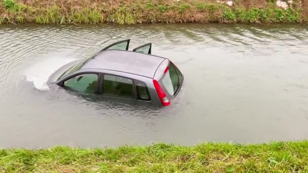 Carro Submerso Água Inundação Acidente Rodoviário — Vídeo de Stock