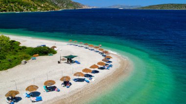 Yunanistan 'ın Alonissos kentindeki Agios Dimitrios Plajı' nın hava manzarası.