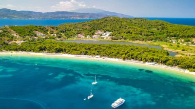 Yunanistan 'ın Skiathos kentindeki Koukounaries Sahili' nin inanılmaz hava manzarası