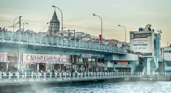 Istanbul Turkey Října 2014 Turisté Místní Obyvatelé Při Západu Slunce — Stock fotografie