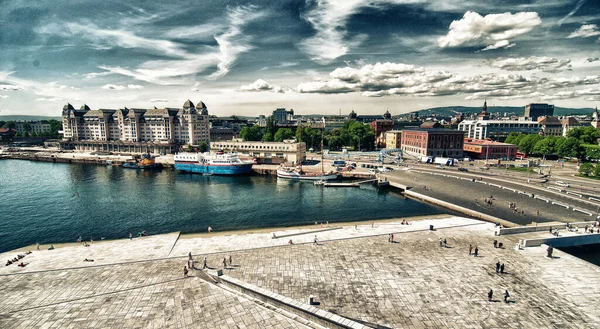 奥斯陆 城市的街道和建筑在 2010 日在奥斯陆举行 每年超过 300 万人参观这座城市 — 图库照片