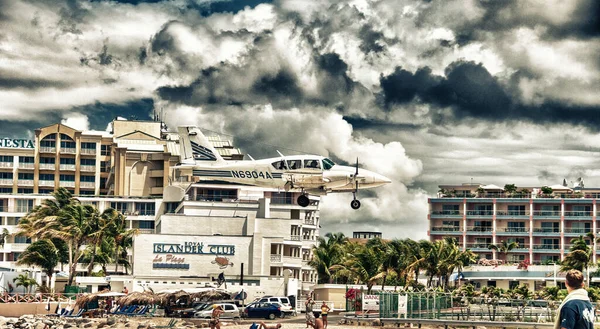Martin Dutch Antilles Mar Vliegtuig Landt Boven Maho Strand Maart — Stockfoto