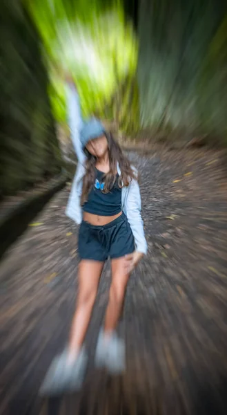 Молодая Девушка Посещающая Туристическую Достопримечательность Балко Острове Мадейра — стоковое фото