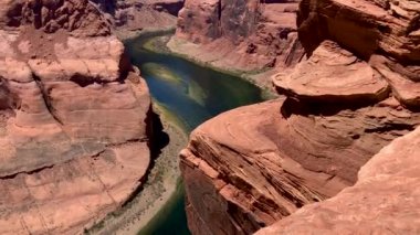 Arizona 'da Horseshoe Bend' in panoramik görüntüsü.