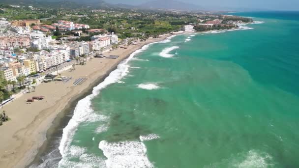 Estepona Andalusia 早上沿海城市景观美丽的空中景观 — 图库视频影像