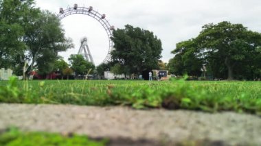 Prater Lunaparkı ve Viyana şehir manzarası, Avusturya.